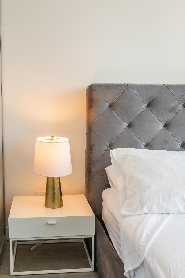 Luxury 2 Bedroom In The Heart Of Entertainment District W/ Cn Tower View トロント エクステリア 写真