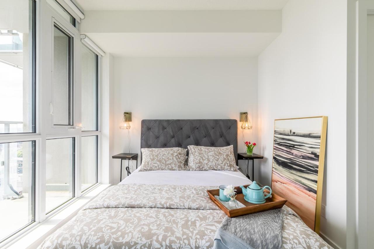 Luxury 2 Bedroom In The Heart Of Entertainment District W/ Cn Tower View トロント エクステリア 写真