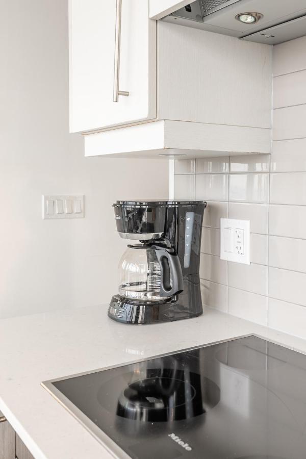 Luxury 2 Bedroom In The Heart Of Entertainment District W/ Cn Tower View トロント エクステリア 写真