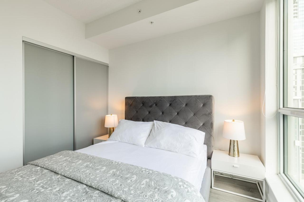 Luxury 2 Bedroom In The Heart Of Entertainment District W/ Cn Tower View トロント エクステリア 写真