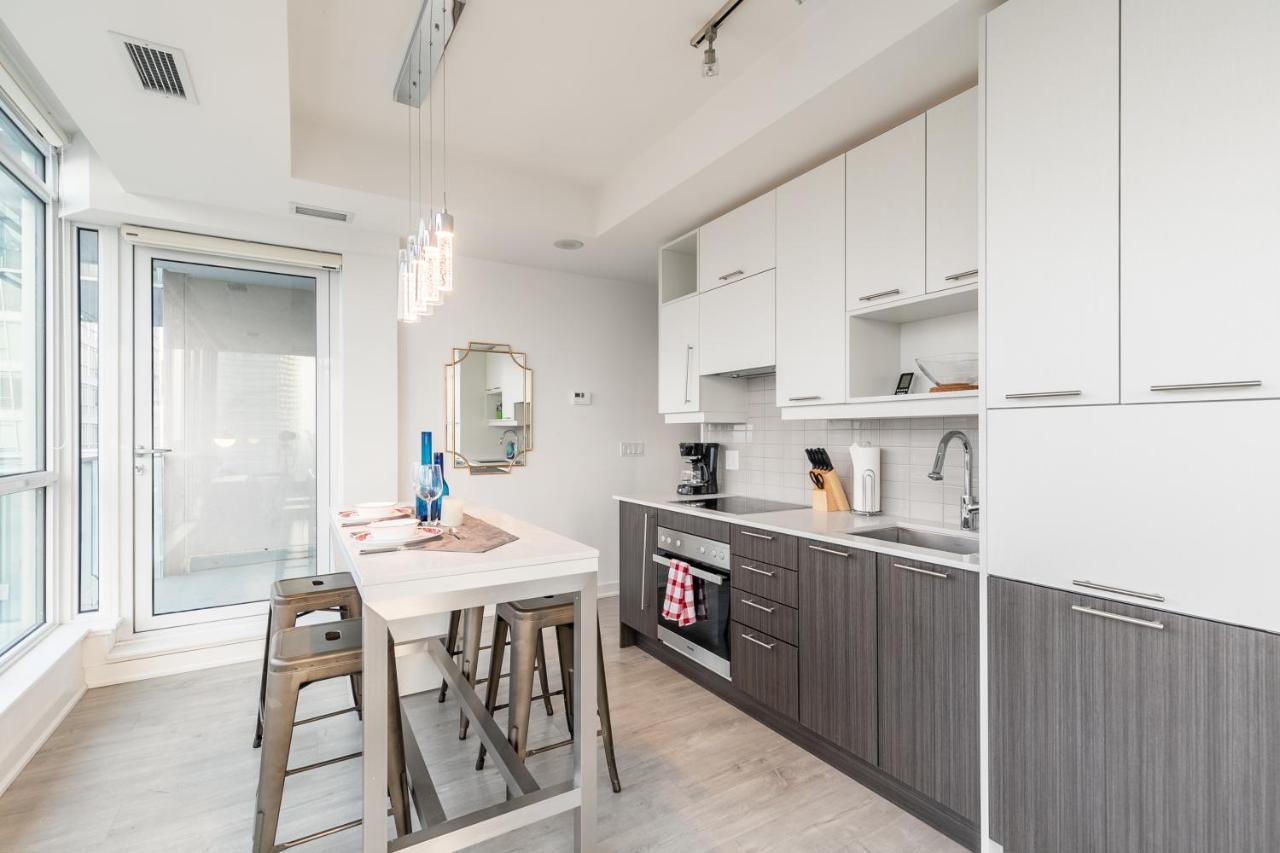 Luxury 2 Bedroom In The Heart Of Entertainment District W/ Cn Tower View トロント エクステリア 写真