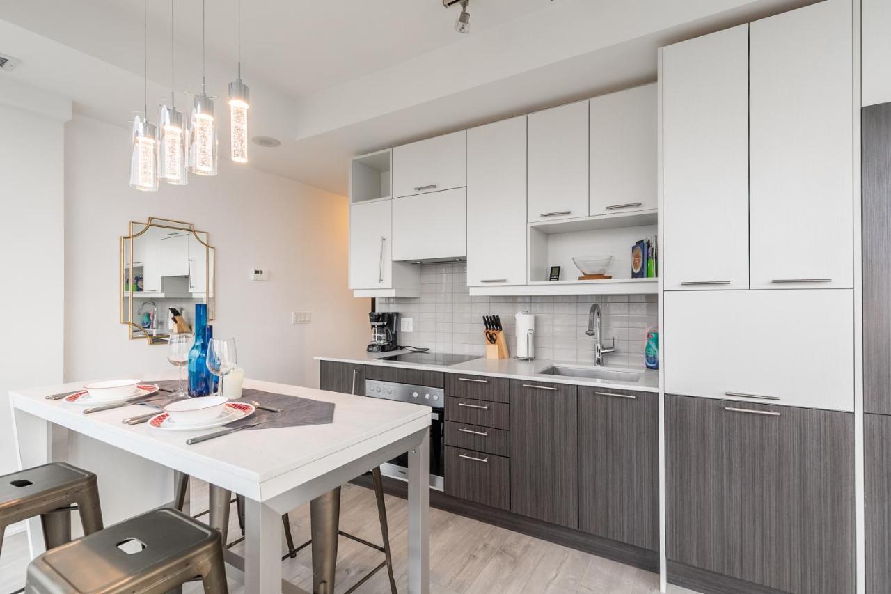 Luxury 2 Bedroom In The Heart Of Entertainment District W/ Cn Tower View トロント エクステリア 写真