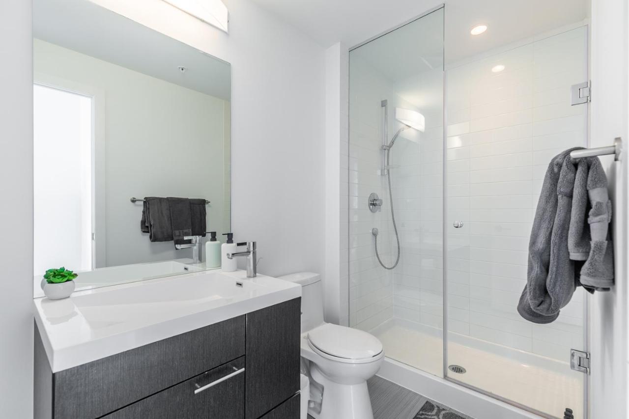 Luxury 2 Bedroom In The Heart Of Entertainment District W/ Cn Tower View トロント エクステリア 写真