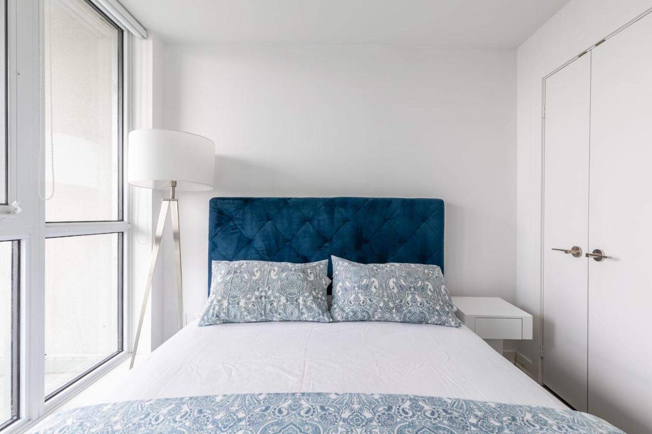 Luxury 2 Bedroom In The Heart Of Entertainment District W/ Cn Tower View トロント エクステリア 写真