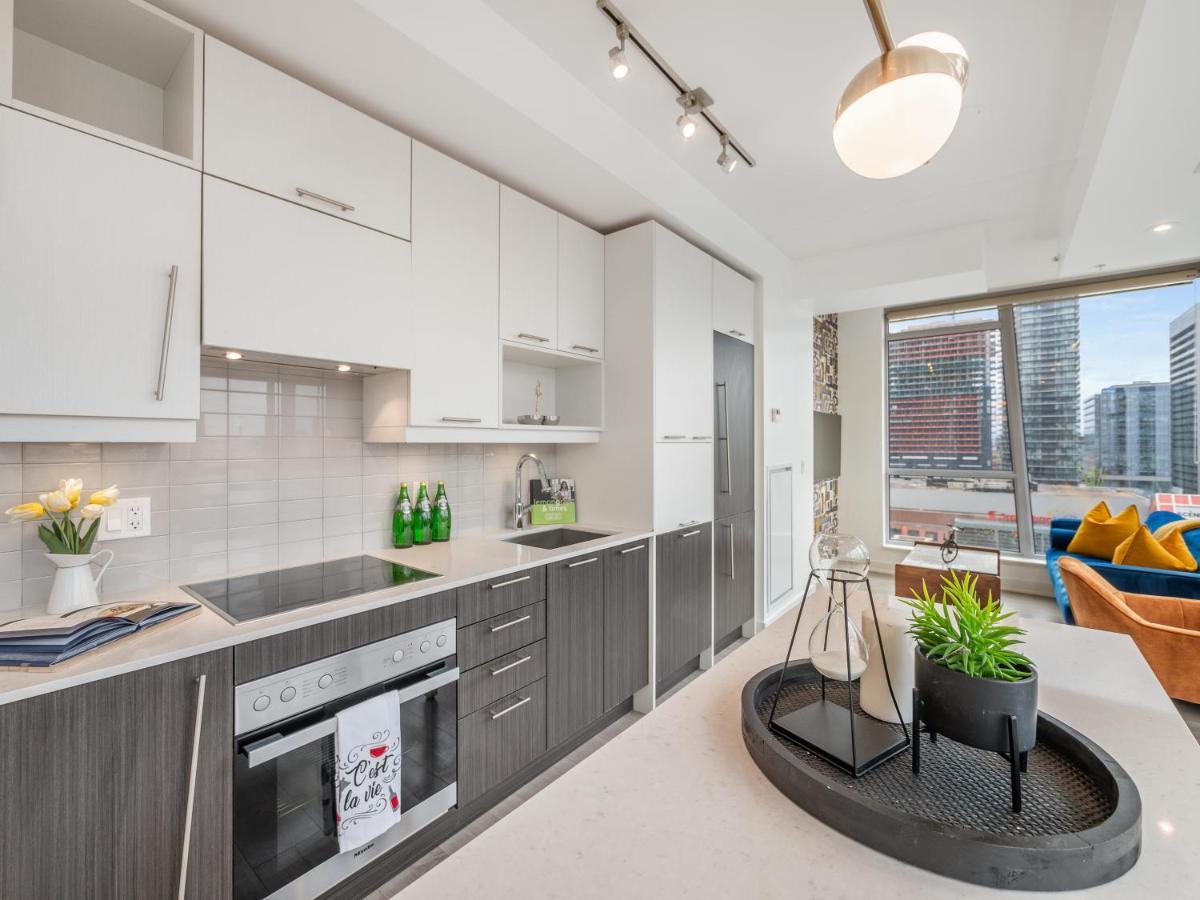Luxury 2 Bedroom In The Heart Of Entertainment District W/ Cn Tower View トロント エクステリア 写真