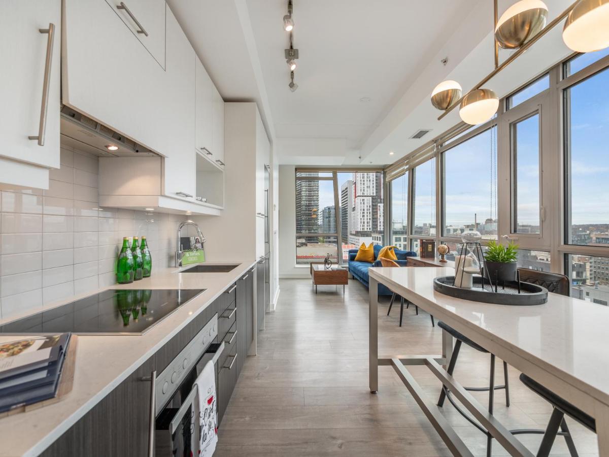 Luxury 2 Bedroom In The Heart Of Entertainment District W/ Cn Tower View トロント エクステリア 写真