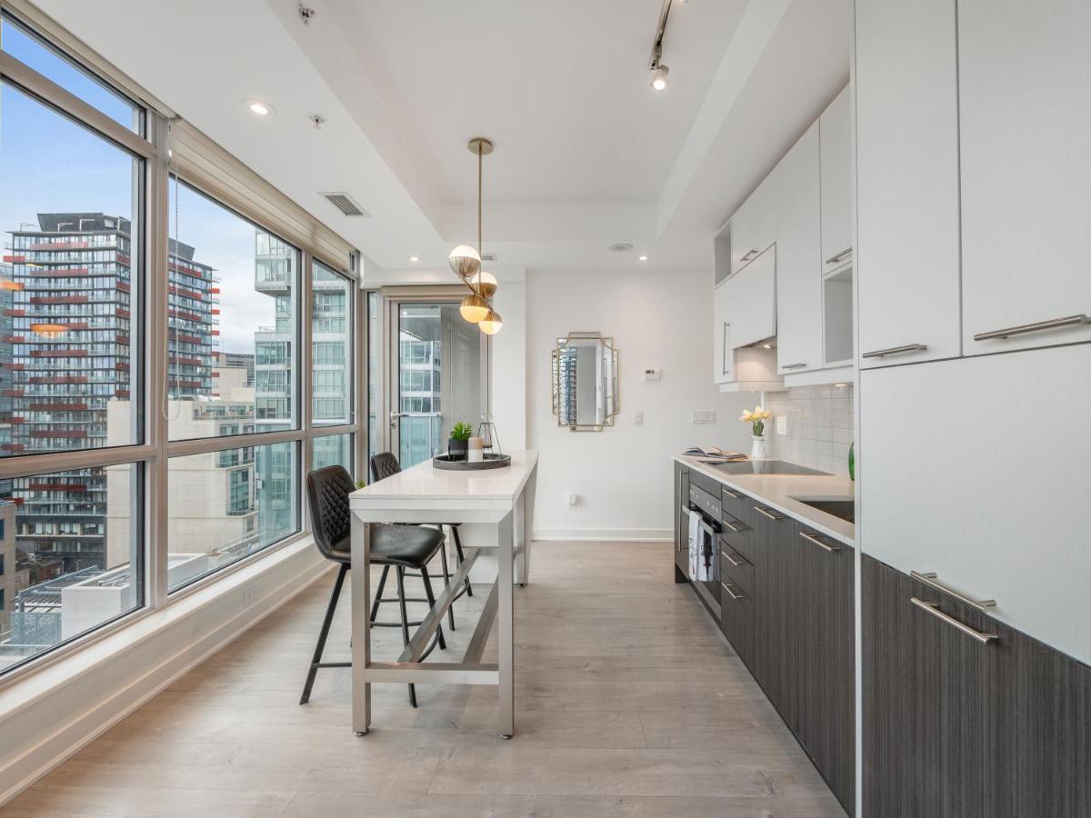 Luxury 2 Bedroom In The Heart Of Entertainment District W/ Cn Tower View トロント エクステリア 写真